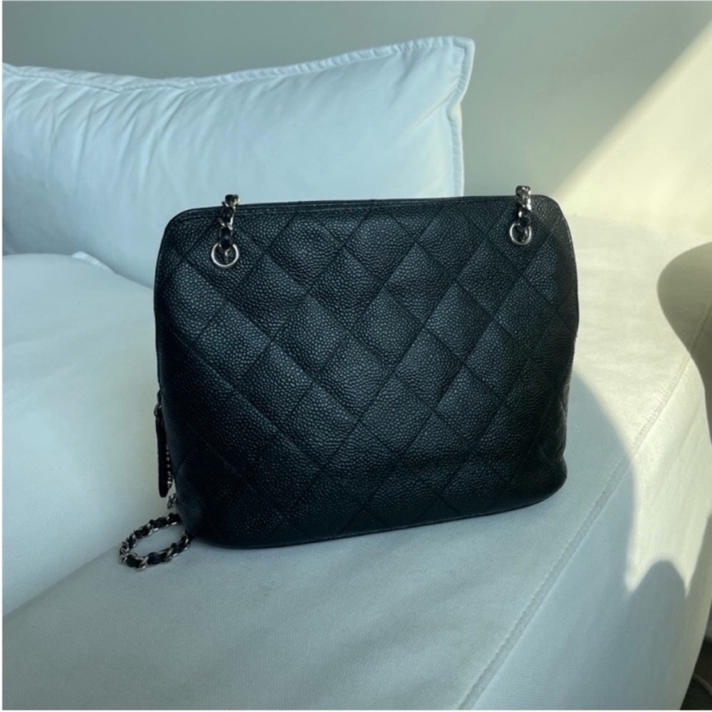 CHANEL Black Leather Shoulder Bag